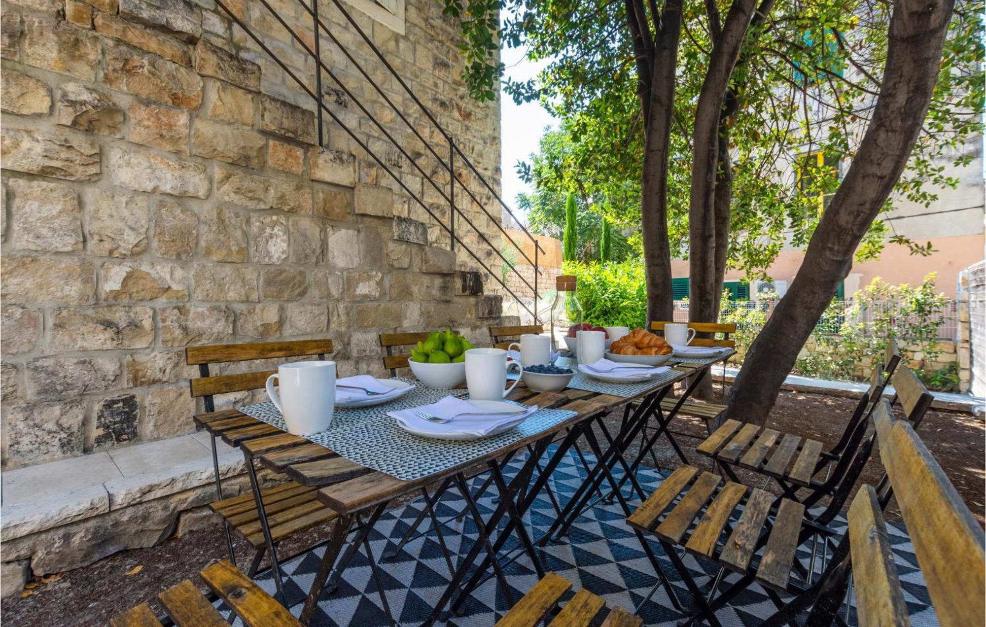 Casa vacanze Stunning In With Outdoor Swimming Pool